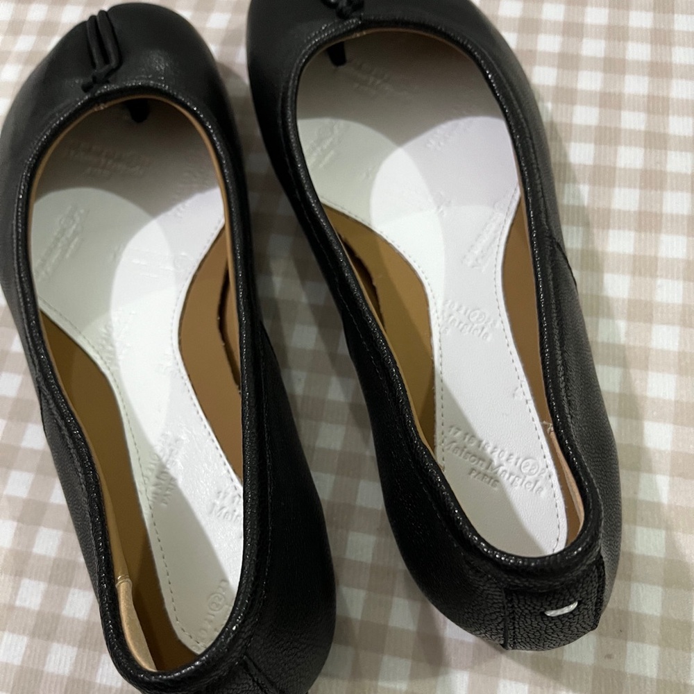 Maison Martin Margiela Black Split-Toe Leather Ballet Flats - Picture 7 of 10
